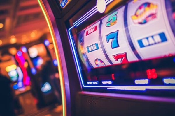 Keuntungan bermain di situs taruhan online Slot777
